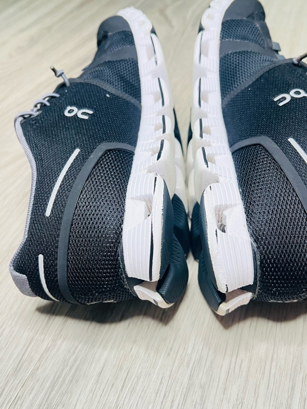 On Cloud Women’s 9.5 Black White Athletic Running Shoes Swiss Engineering *READ - Picture 10 of 13